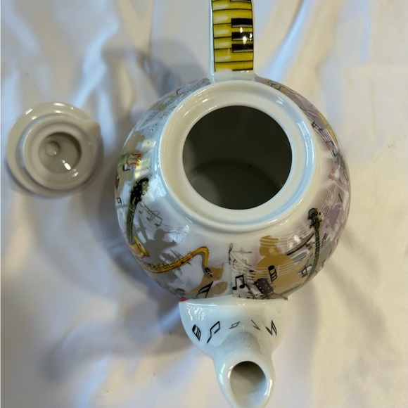 Cardew Design Musical Notes Ceramic Teapot - Picture 7 of 13